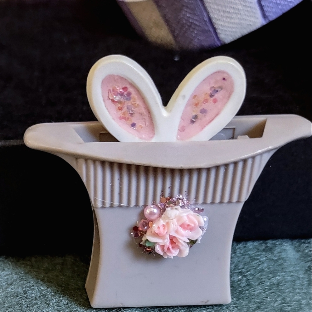 Vintage Avon Pop-up Rabbit In Hat Pin - Picture 6 of 17